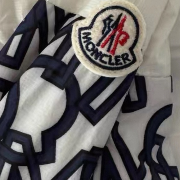 Moncler 100% authentic Kids Cream and Black coats jacket lightweight girl boy - Picture 6 of 9